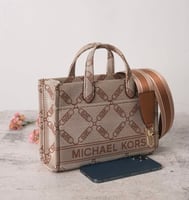 شنطة مايكل كورس