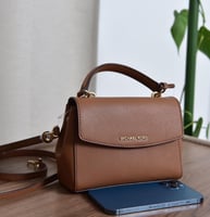 شنطة مايكل كورس