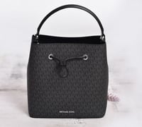 شنطة مايكل كورس ( حجم ميديم )