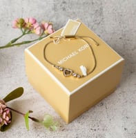 سوار مايكل كورس