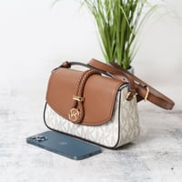 شنطة مايكل كورس