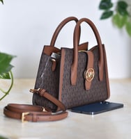 شنطة مايكل كورس