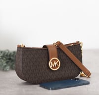 شنطة مايكل كورس