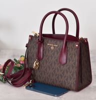 شنطة مايكل كورس