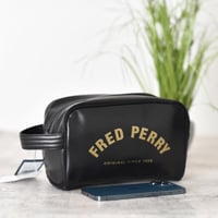 شنطة رجالي فريد بيري