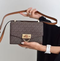 شنطة مايكل كورس