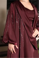 قفطان ستان عنابي مزين بالكريستال | سيزون