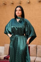 جلابية ساتان زمردي مرصعة - فيونكة وأكمام ساترة