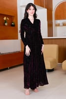 فستان مخمل مطبوع اسود & بنفسجي