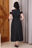 فستان أسود جاكارد مشجر