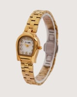 ساعه سيزون ذهبي مربع