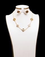 طقم بطابع الوردة