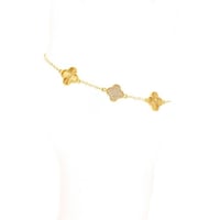 اسوارة بطابع الوردة