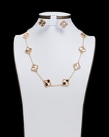 طقم بطابع الوردة