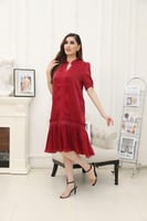 فستان ميدي بليسيه باكمام كلاسيكية