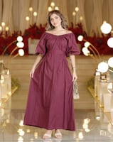 فستان طويل برغندي بكتف مكشوف وأكمام منفوشة