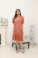 فستان كرينكل ميدي بليسيه باكمام كلاسيكية