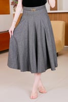 تنورة رمادي غامق