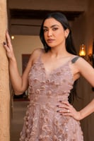 فستان مكسي وردي فاتح