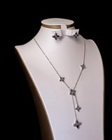 طقم بطابع الوردة