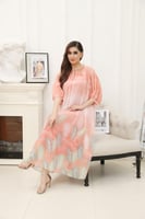 فستان واسع ميدي مطبوع مزين بإكسسوار بالعنق