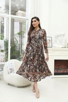 فستان ميدي أنيق بطبعات ورود باللون الأسود فاخر وقص...