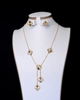 طقم بطابع الوردة