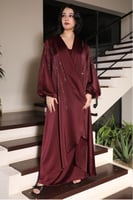 قفطان ستان عنابي مزين بالكريستال | سيزون