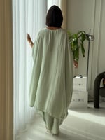 طقم اخضر فاتح