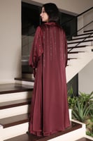 قفطان ستان عنابي مزين بالكريستال | سيزون