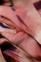 بلوزة بطبعة عنابي