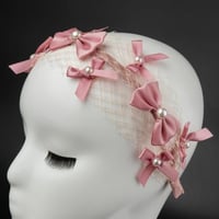 طوق ورد فيونكه