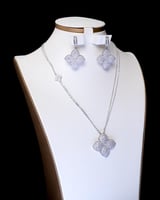 طقم بطابع الوردة