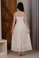 فستان دانتيل بيج بنقوش مشجرة