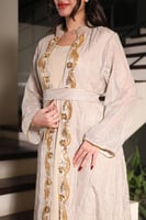 قفطان كريب بيج بتطريز ذهبي فاخر | سيزون
