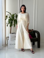 طقم دانتيل بهدب بيج