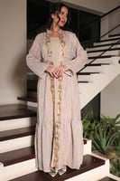 قفطان كريب بيج بتطريز ذهبي فاخر | سيزون