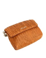 شنطة نسائية بتفاصيل انيقة