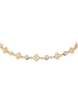 إسوارة ذهبية بتصميم زهور مرصعة بالزركون