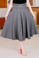 تنورة رمادي غامق