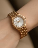 ساعة نسائية سيزون باطار مرصع بالكرستال