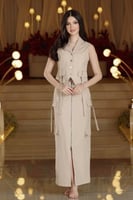 طقم تنورة وبلوزة بيج