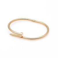 اسواره معدنيه صممت بشكل أنيق