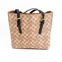 شنطة نسائية أنيقة