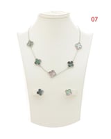 طقم بطابع الوردة