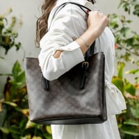 شنطة نسائية أنيقة