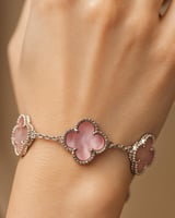 اسوارة بطابع الوردة