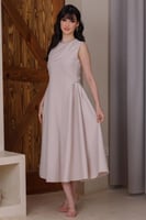 فستان كريب اوف وايت مزخرف بالورود