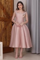 فستان سهرة وردي مزين بالكريستال