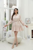 فستان قصير سادة بحزام في الوسط